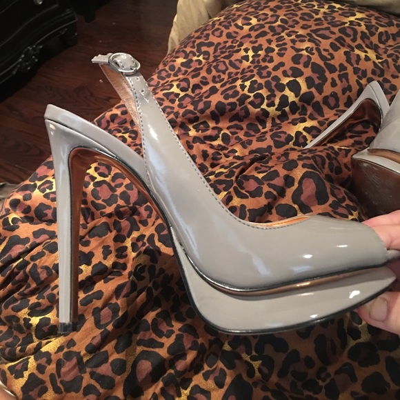Ladies BCBG peep toe sling back high heel in taupe - Picture 2 of 6
