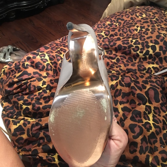 Ladies BCBG peep toe sling back high heel in taupe - Picture 5 of 6