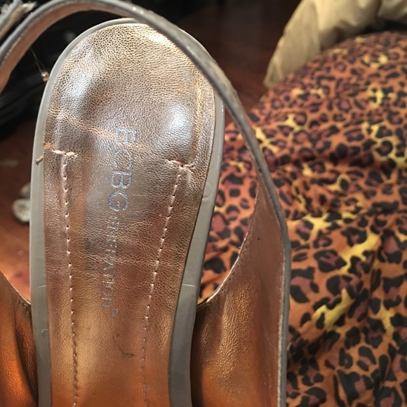 Ladies BCBG peep toe sling back high heel in taupe - Picture 6 of 6