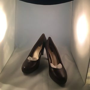 Alex Marie brown, round toe pumps never worn