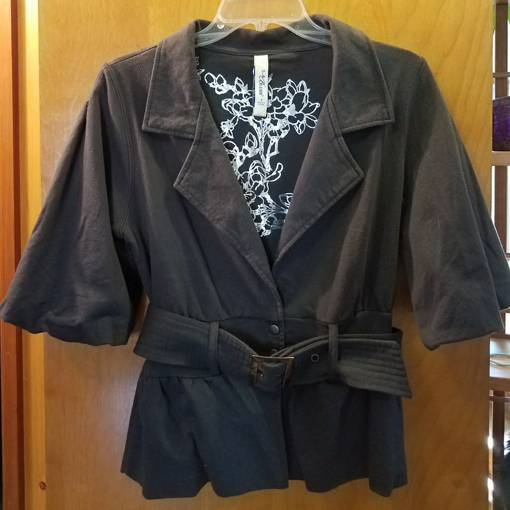 Gorgeous and comfortable 3/4 length sleeve jacket!