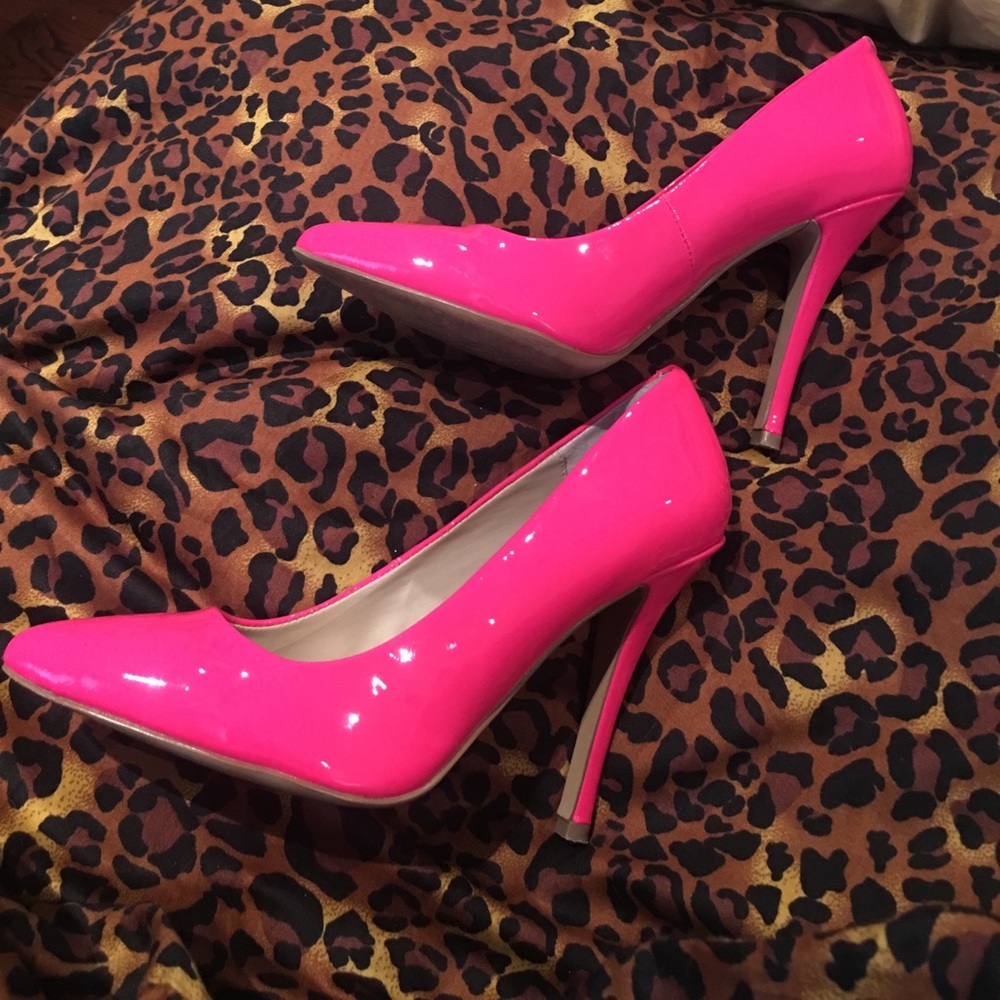 Ladies hot pink Steve Madden pointed toed heels