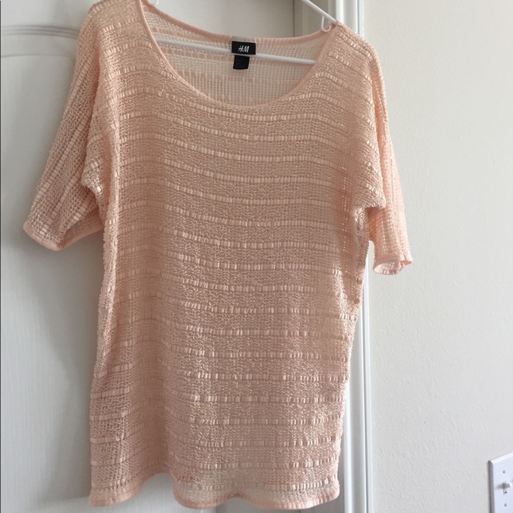 H&M light pink crocheted top