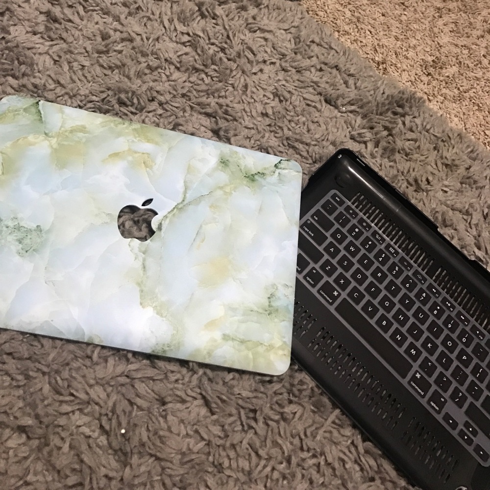 MacBook Pro 13 inch WITHOUT RETINA DISPLAY