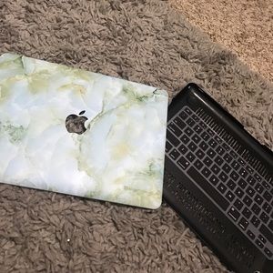 MacBook Pro 13 inch WITHOUT RETINA DISPLAY