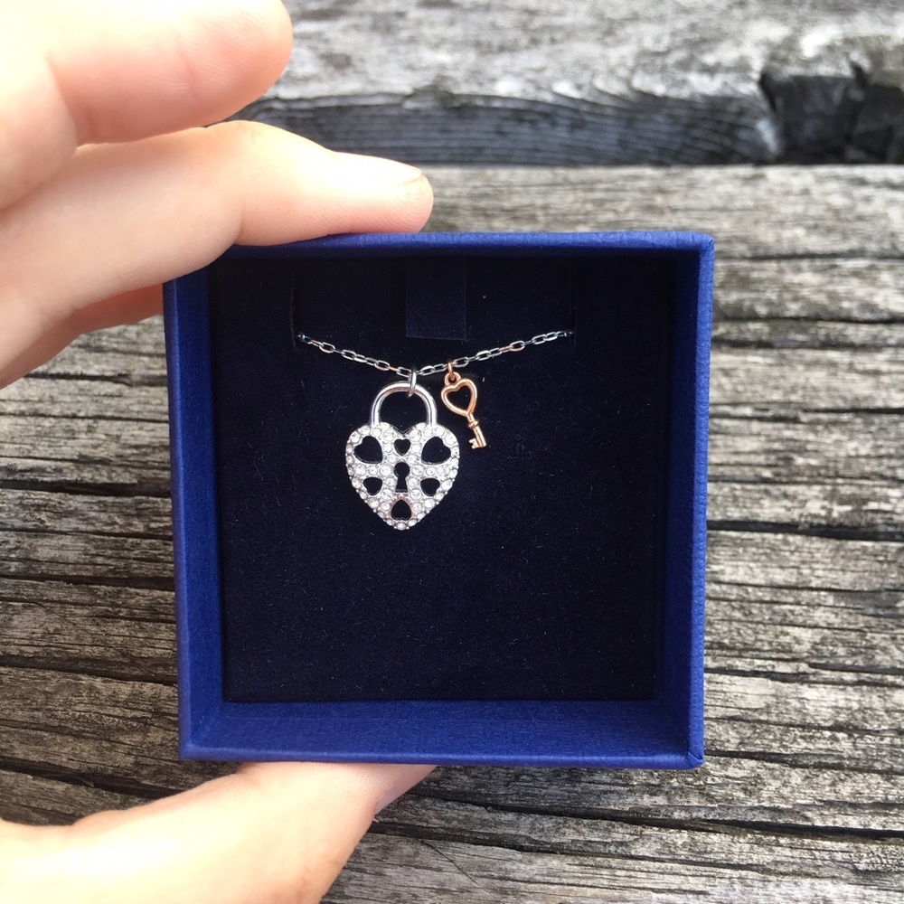 ***SOLD***Swarovski Pendant Necklace - Picture 1 of 4
