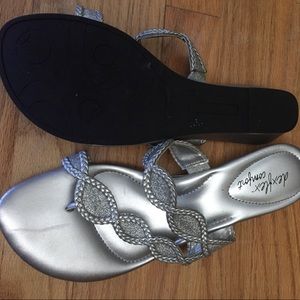 dexflex comfort | Shoes | De Flex Comfort Sandals Shoes Wide 10w Silver | Poshmark