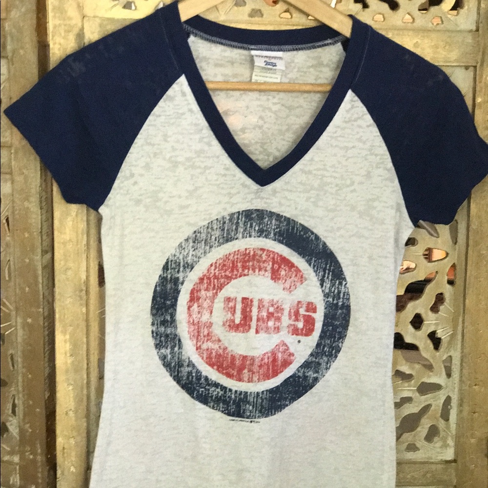 Cubs V neck Tee.