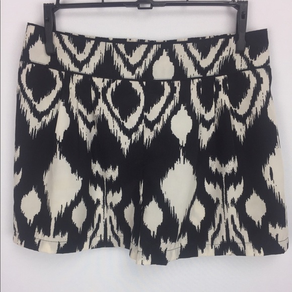 ⭐️Under Skies Patterned Shorts - Picture 7 of 8