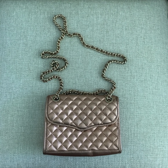 Rebecca Minkoff Handbags - Rebecca Minkoff rose gold chain crossbody