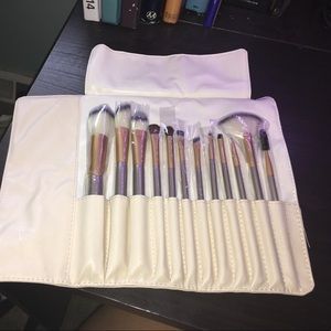Makeup brush set.