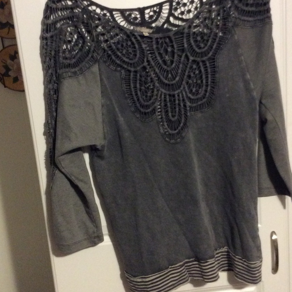 Gimmicks Top still in stores
