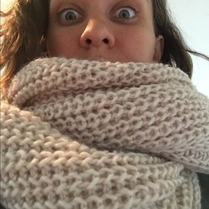 Bulky infinity scarf