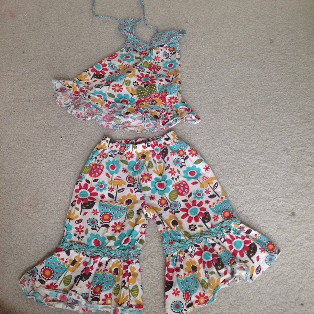 Jelly the pug halter tie top w Capri ruffle pant