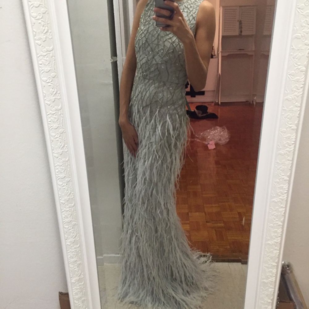 Alice & Olivia Vaughn Beaded & Feather Gown Size 0