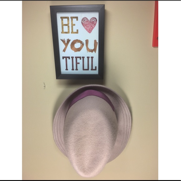 Wool hat - Picture 2 of 2