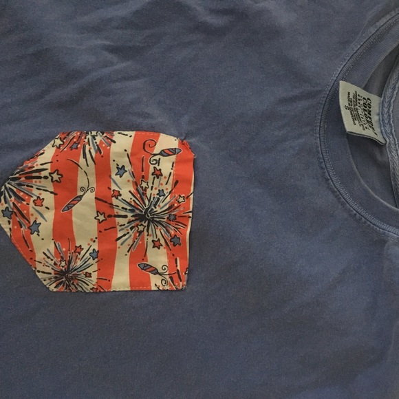 Lilly Pulitzer she's a firecracker pocket tshirt - Picture 3 of 3