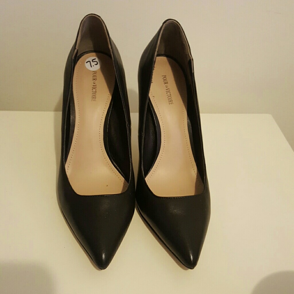 Pour La Victoire Black Leather Pump