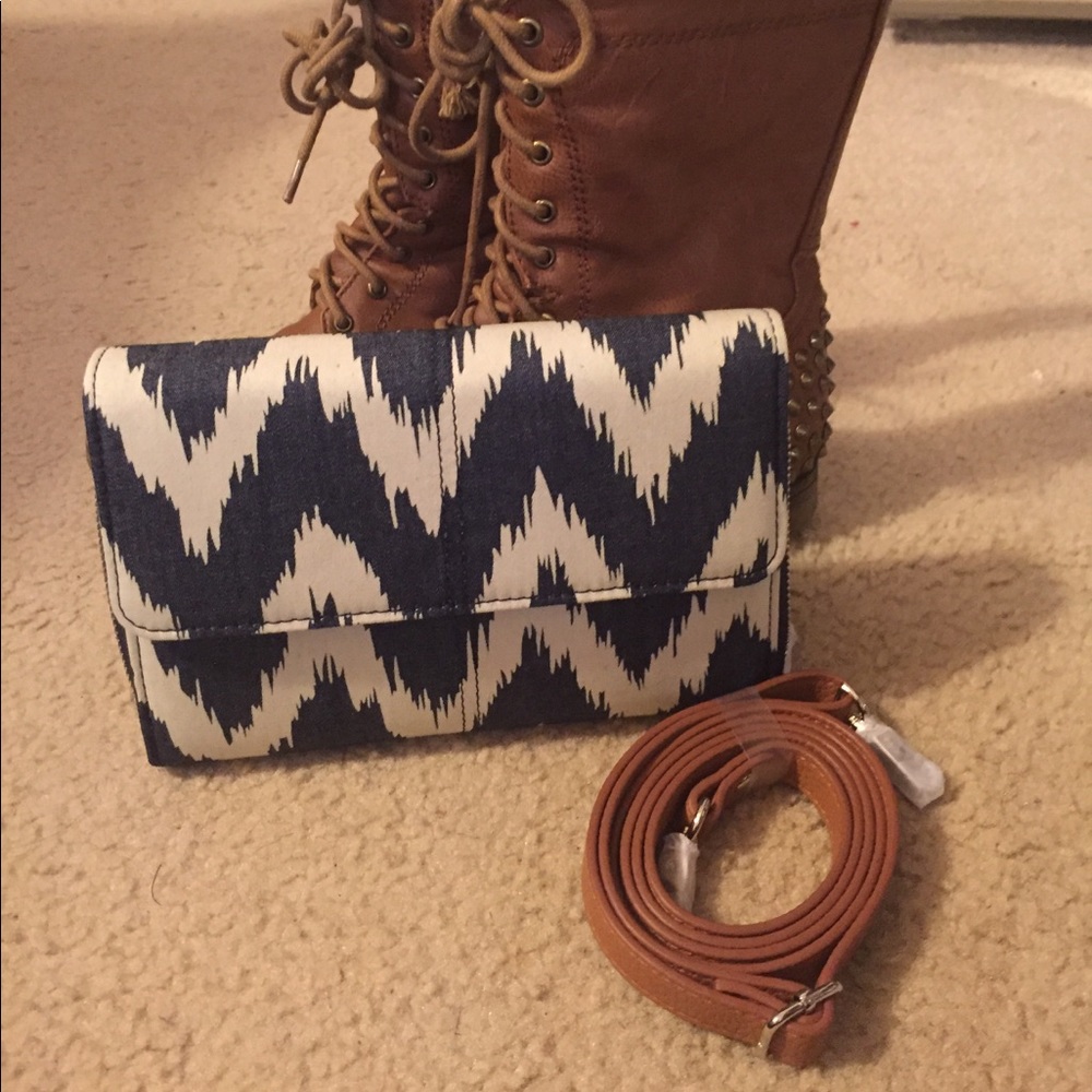 Navy & cream crossbody purse
