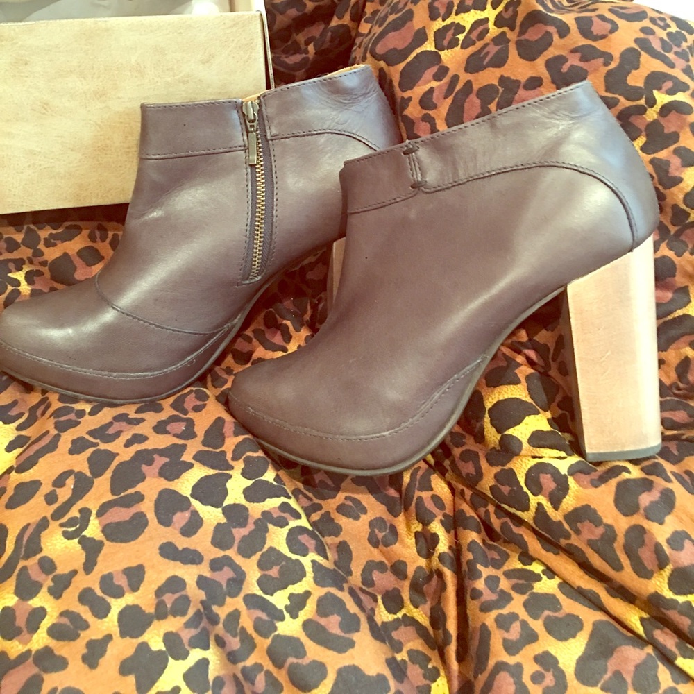 J brand ladies olive grey booties