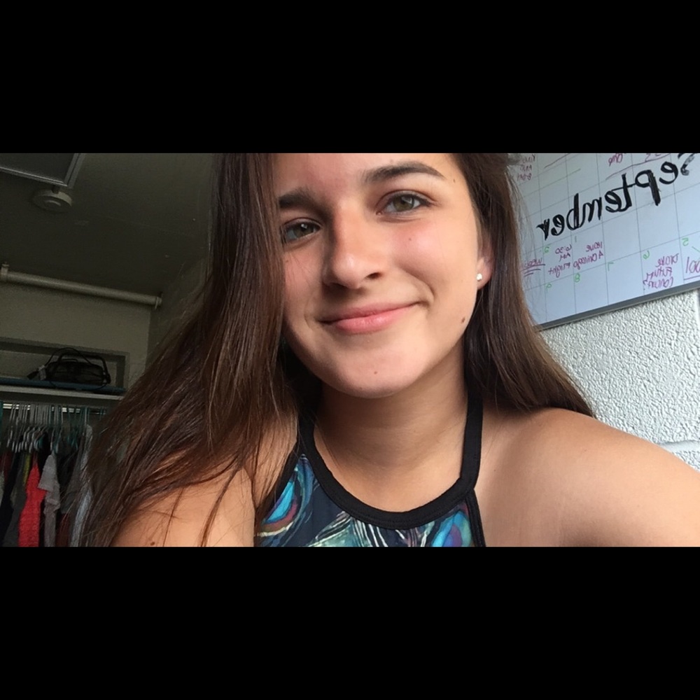 Meet your Posher, Claudia