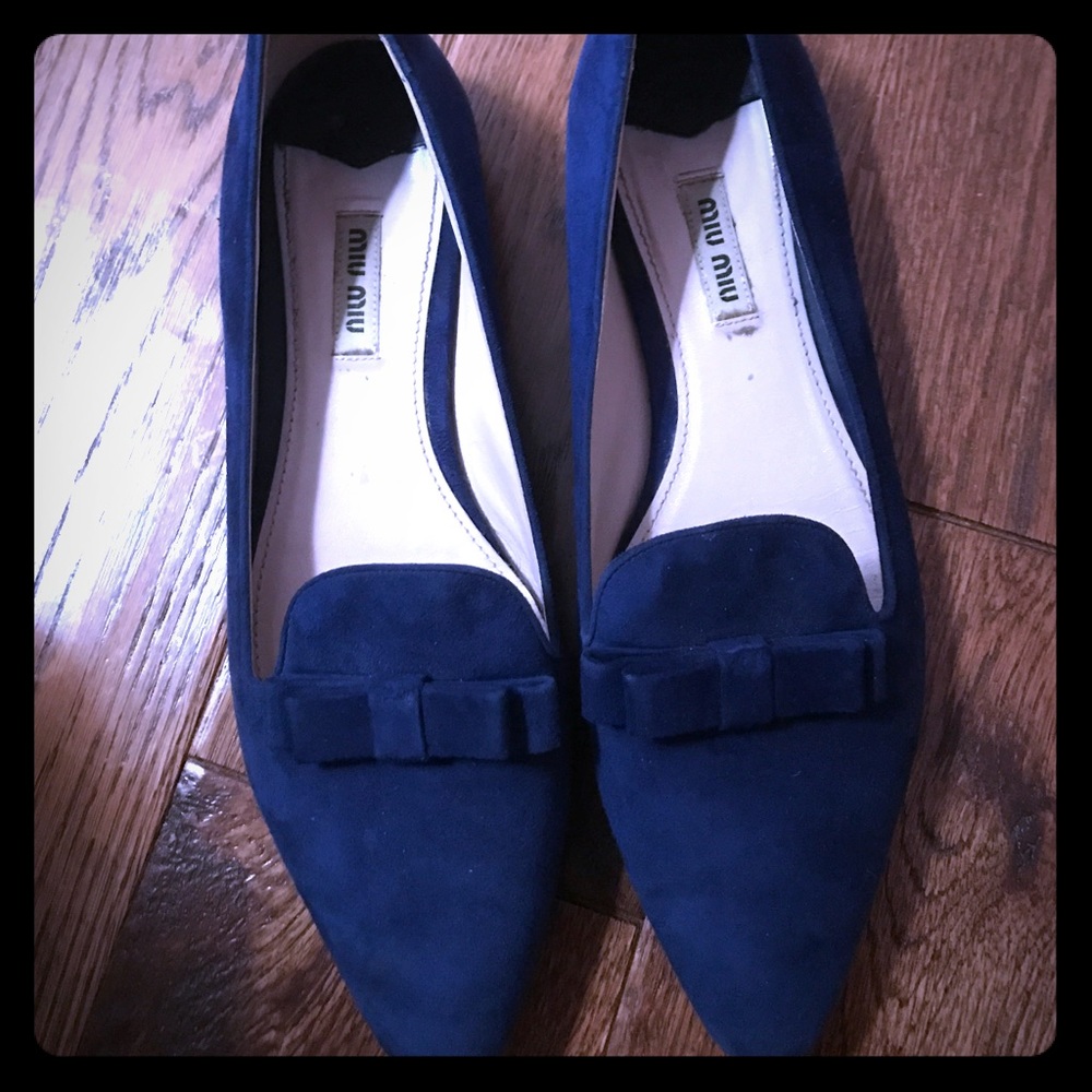 Blue Miu Miu pointy velvet flats. Size 39