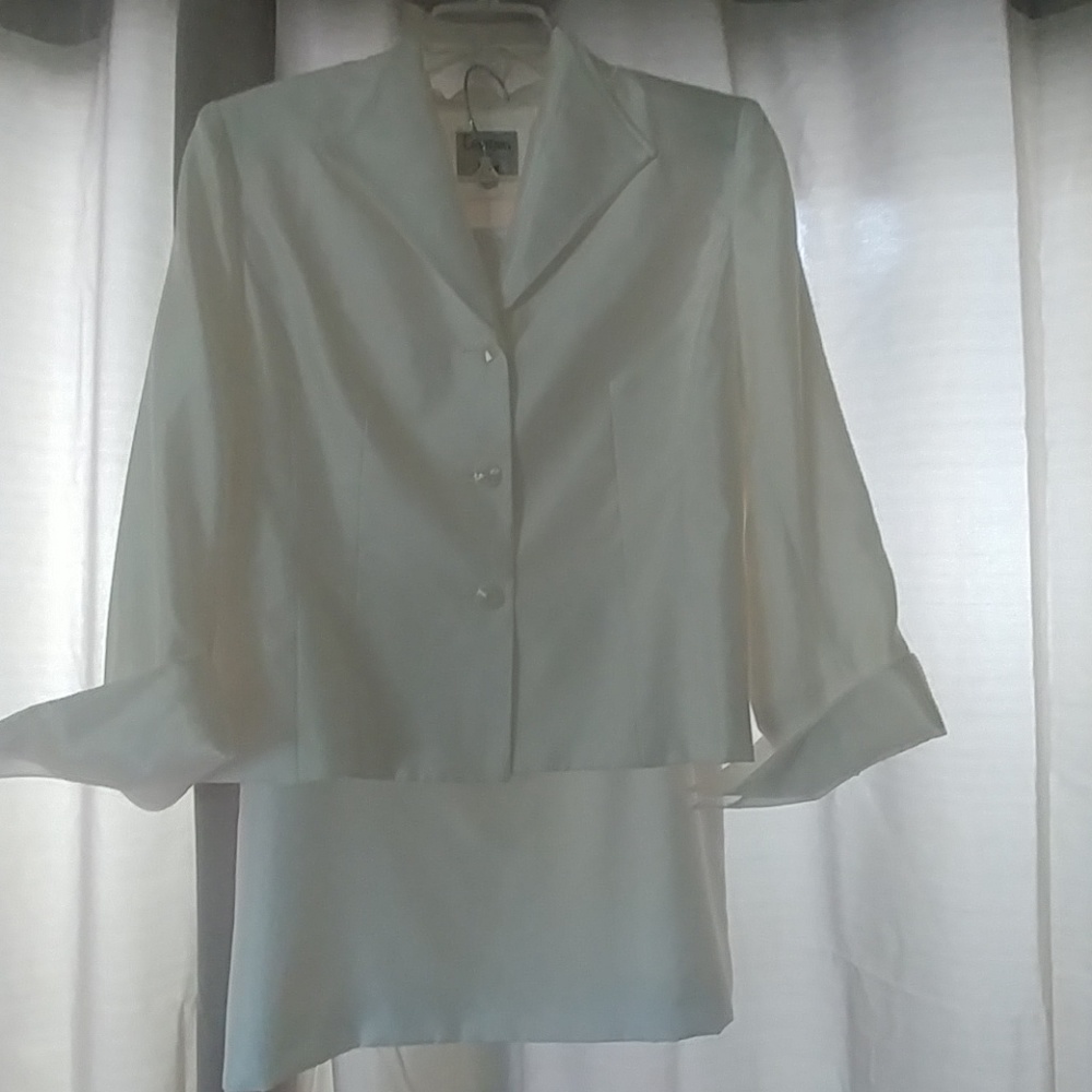 Plus size knee length formal skirt suit