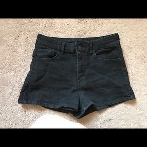Black high waster shorts!
