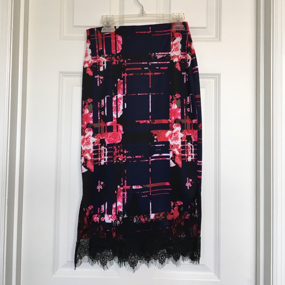 GORGEOUS Skirt with Lace trim