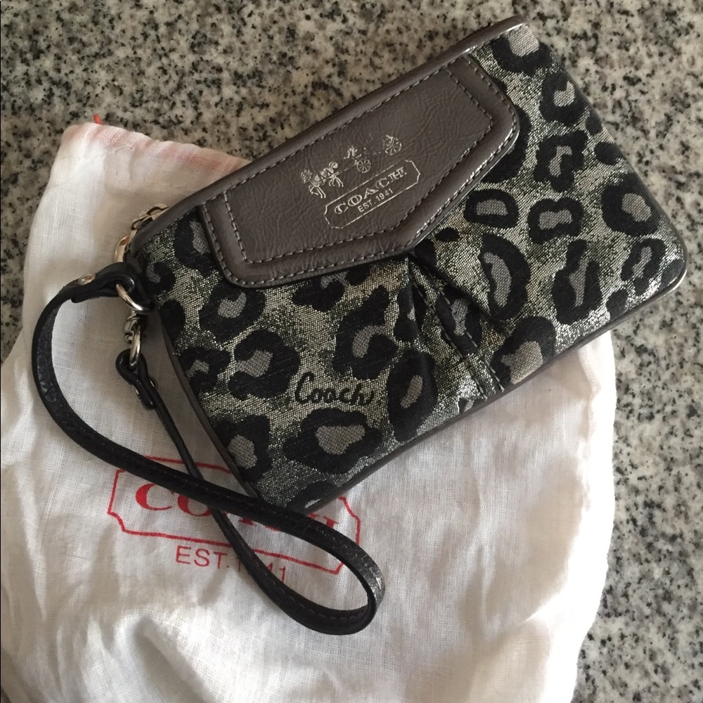 ‼️coach wristlet