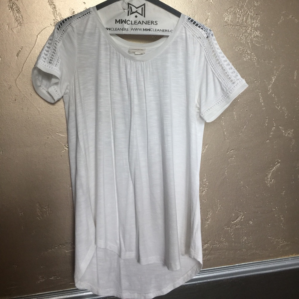 Anthropologist white tshirt, sz small. Like new!