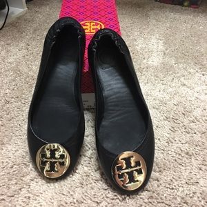 Minnie Travel Ballet with Metal logo