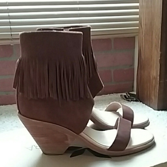 Koolaburra   sandals - Picture 3 of 3