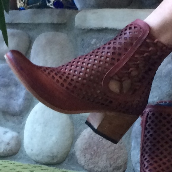 🍃💕HP Steve Madden Freebird Leather Lazor Bootie - Picture 4 of 8