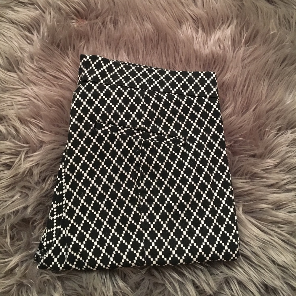 White and Black patterned Gap pants