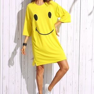 Smiley -face print drop shoulder T-shirt dress