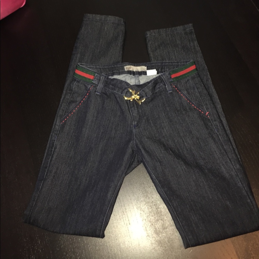 80% Cotton 15% Polyester 5% Spandex