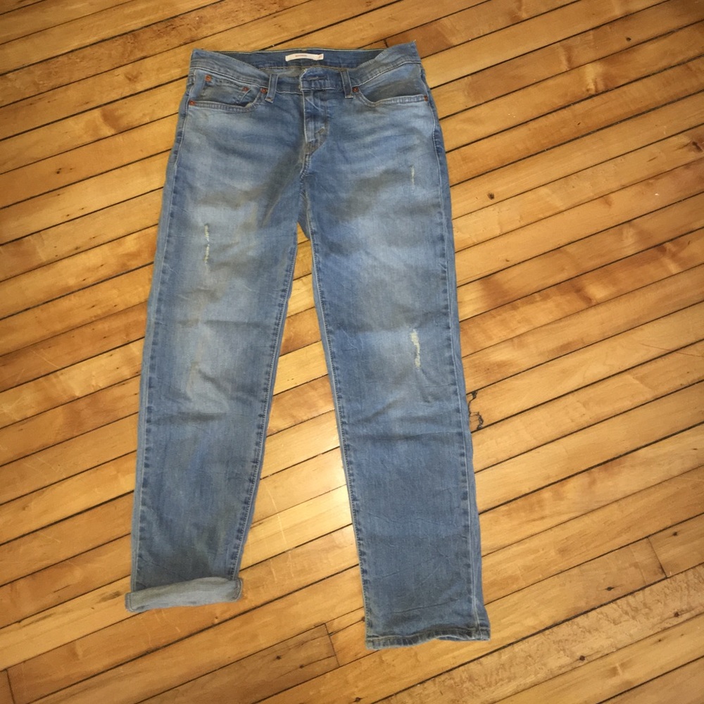 Levi's Cropped Light Wash Boyfriend Jeans