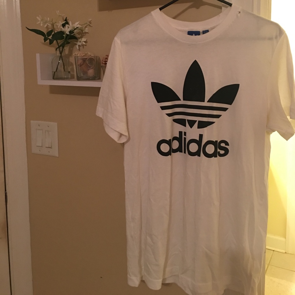 💕 Adidas Short-Sleeve T-Shirt 💕