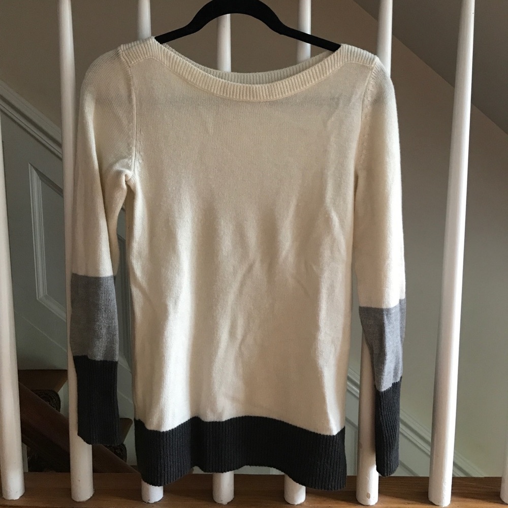 Gap sweater