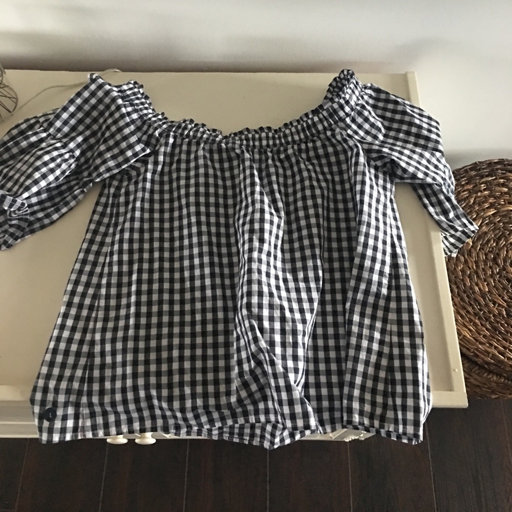 Abercrombie and Fitch Off the shoulder top