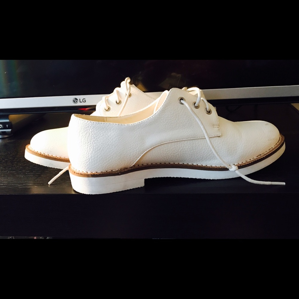 Simple All White/Chestnut Brown Trim Oxfords