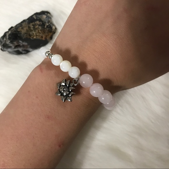 Handmade Natural Rose Quartz Lotus Bracelet - Picture 3 of 5