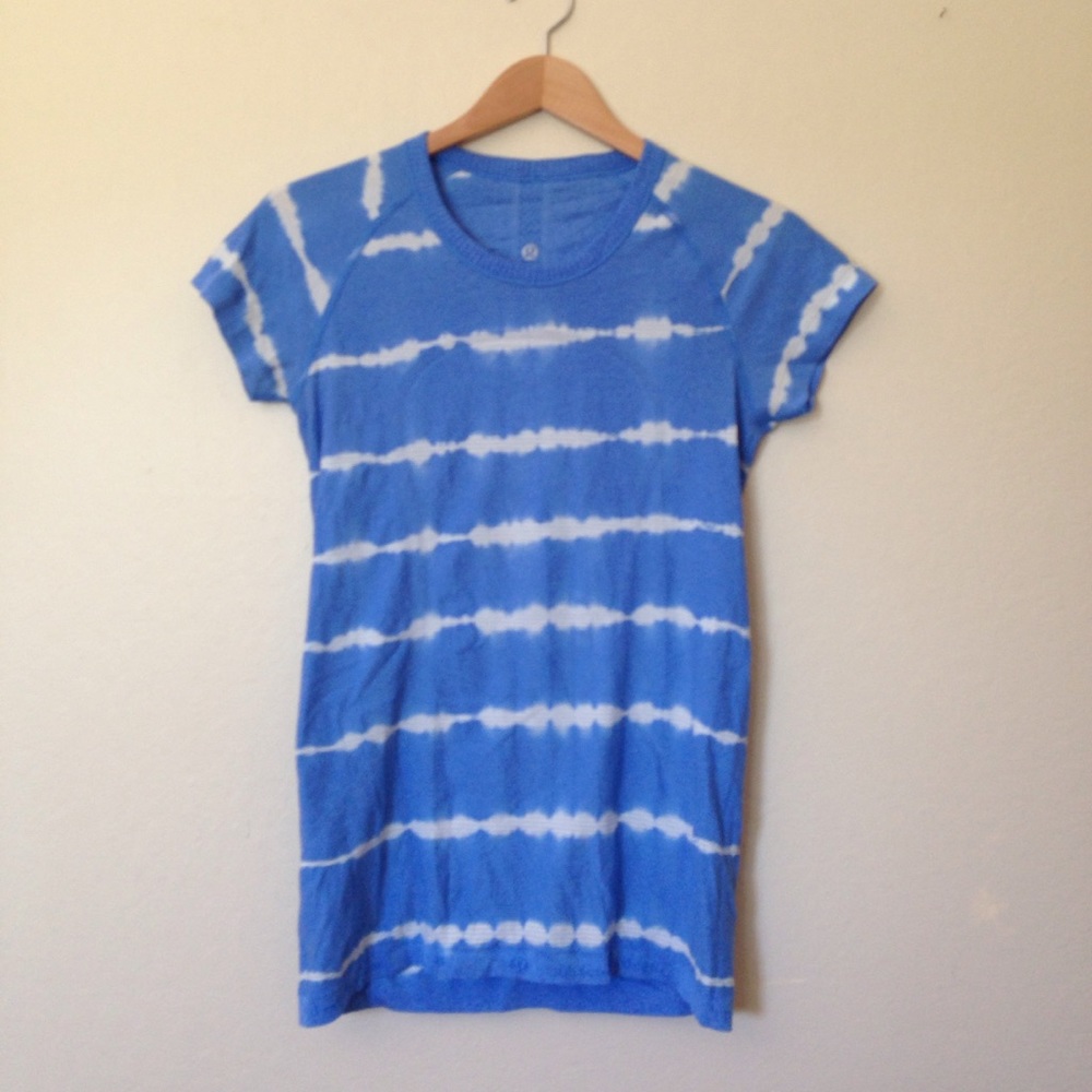 Lululemon short sleeved blue yoga top