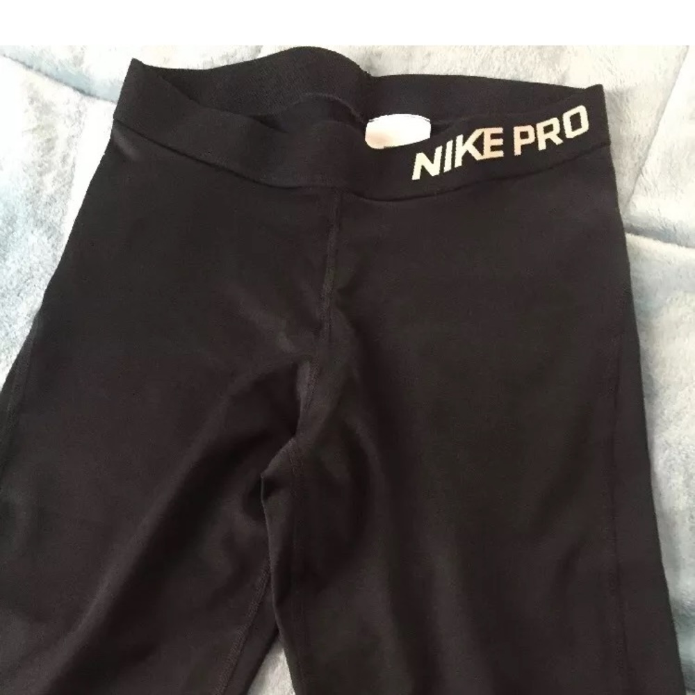 Nike Pro women's size m new no tag