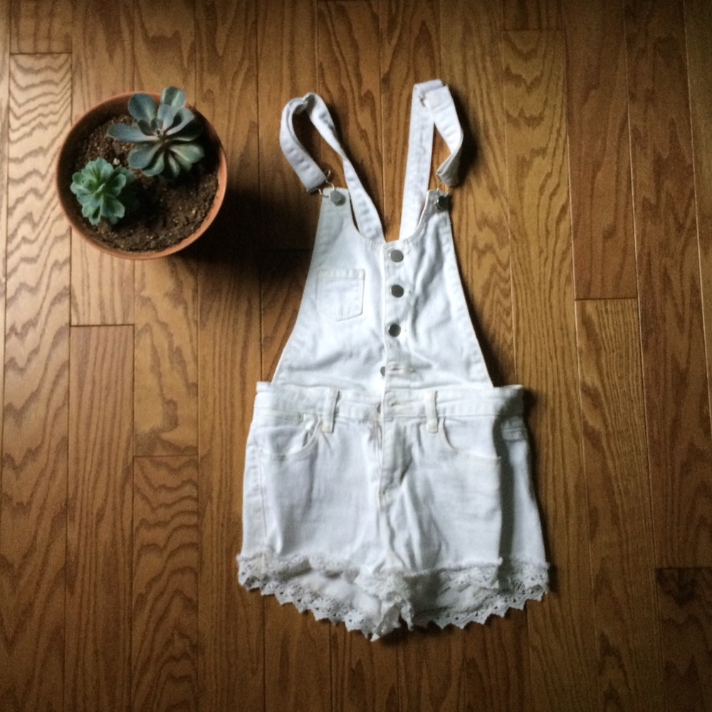 ✨HP Forever 21 White Overall Shorts✨