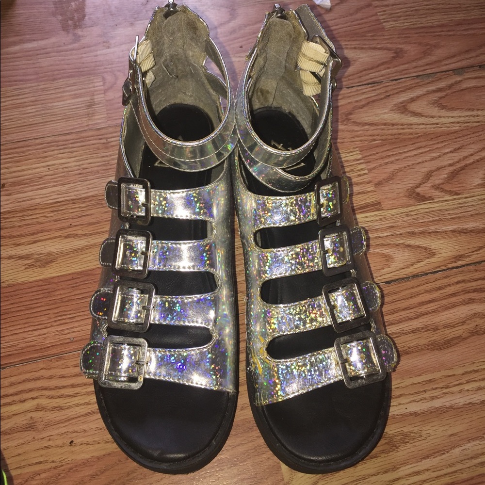 YRU HOLOGRAPHIC PLATFORM SANDALS SIZE 8