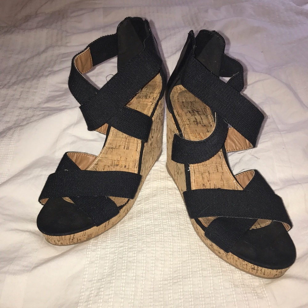 black wedges