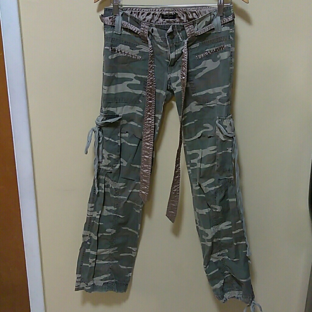 Junior small camouflage​ cargo pants used