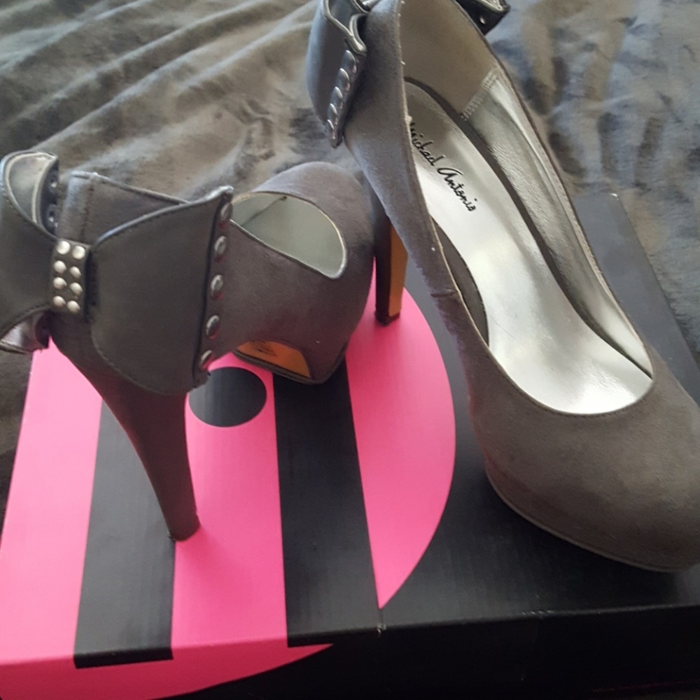 Charcoal heels